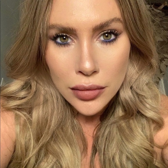 Meet your Posher, Fernanda - Picture 1 of 1